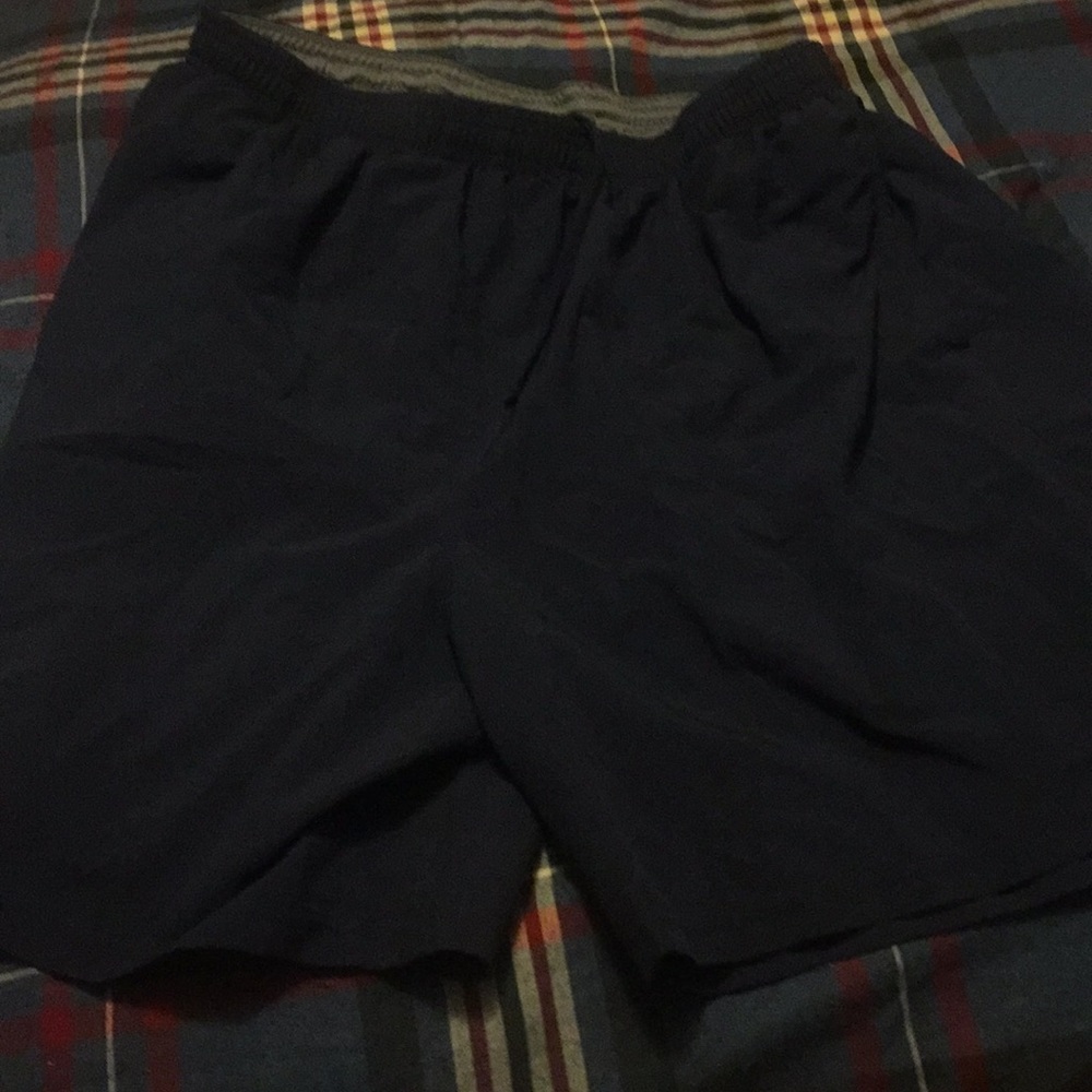 Under Armour shorts size large men’s